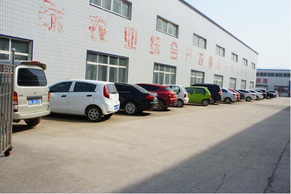 PP电子游戏公司内部停车场