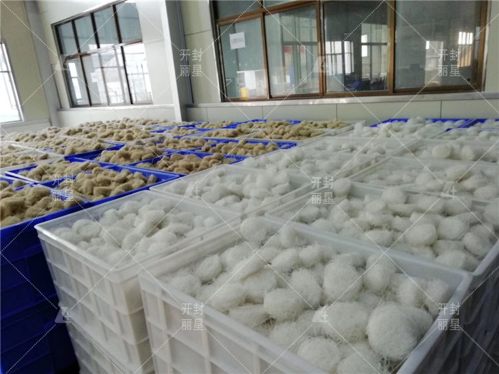 速食粉丝机设备加工粉丝和手工造作有什么分歧？