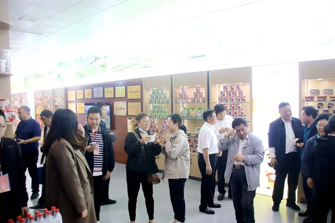 开封市委退休老**莅临PP电子游戏调研领导工作