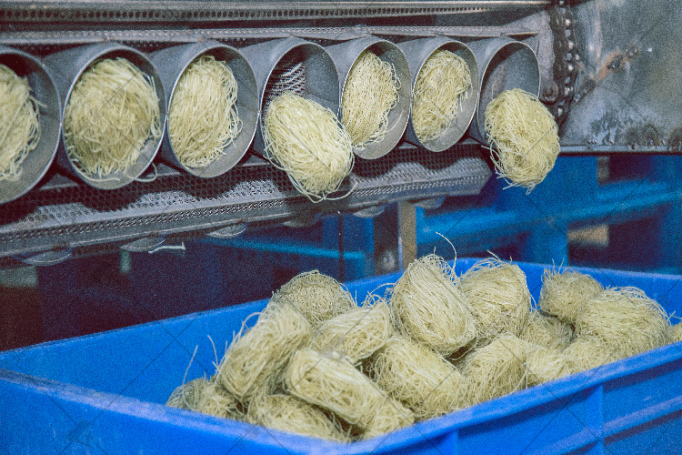 PP电子游戏粉饼出产线设备，造就碗装即食粉丝多样种类