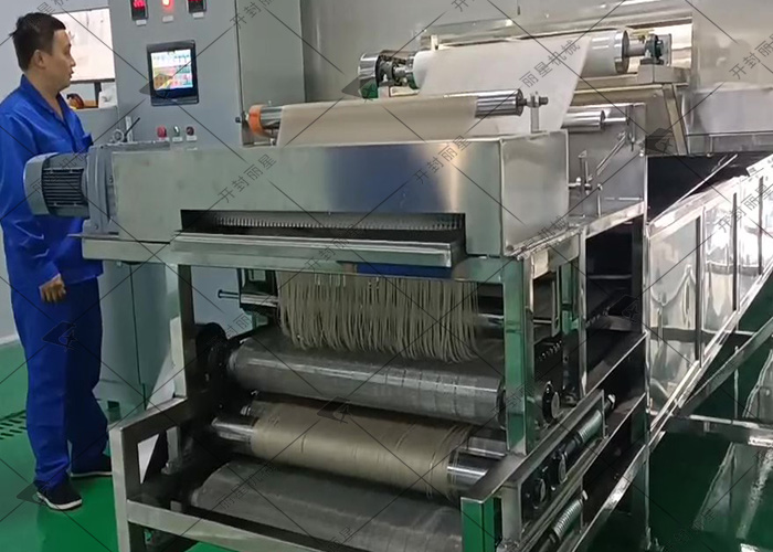 PP电子游戏日产5吨的自动粉条设备甘肃客户加工试机现场